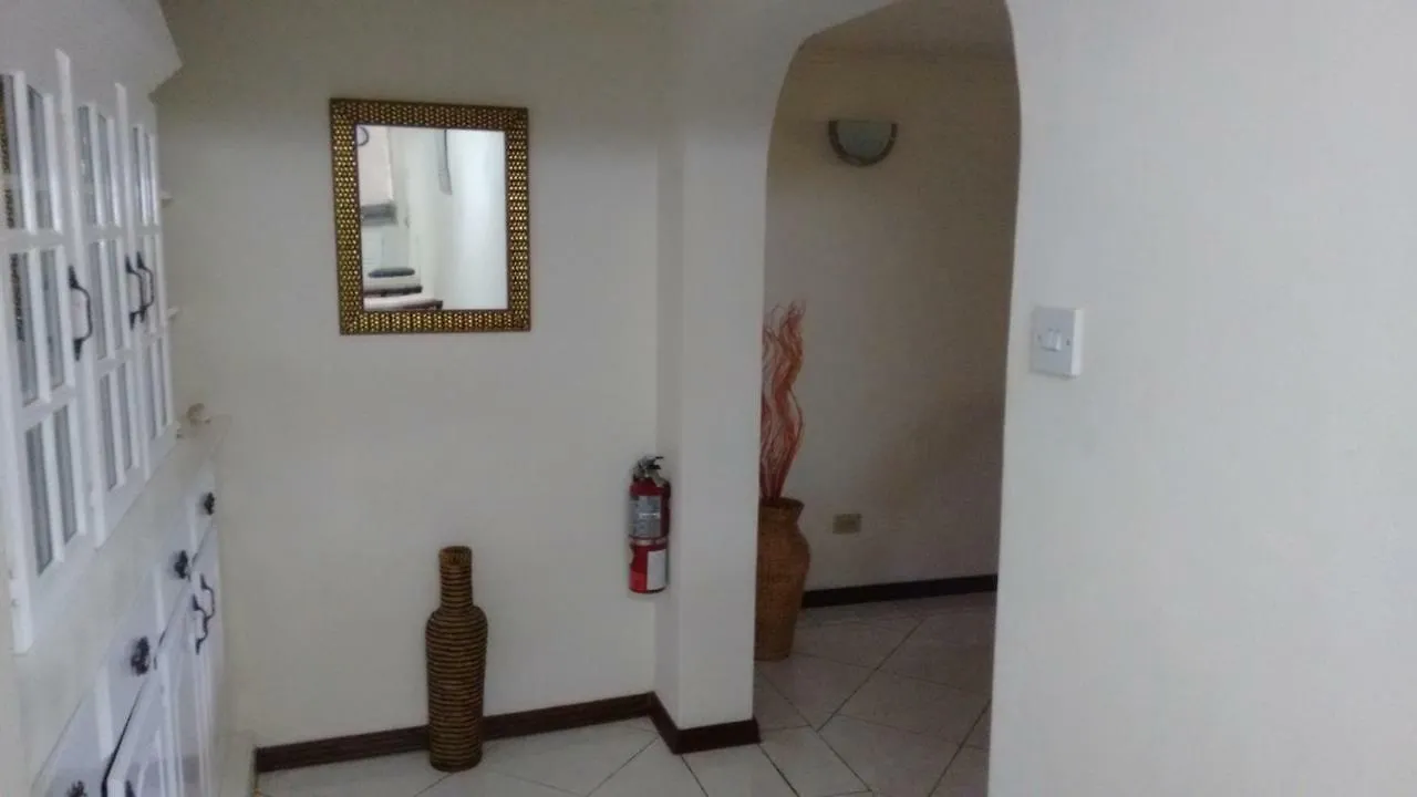 Annwin Apartment Saint James
